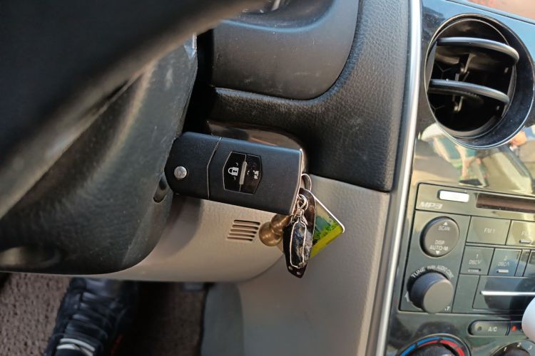 马自达6 2011款 2.0L 自动时尚型中控内饰11