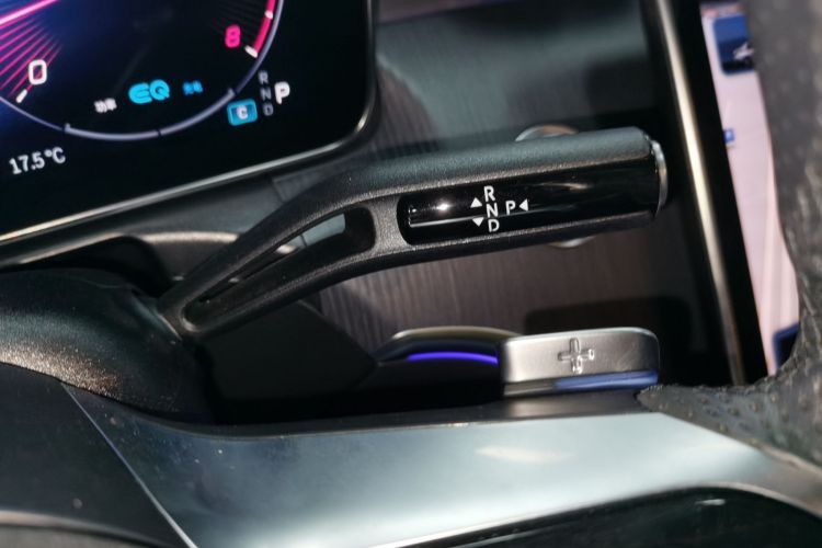 奔驰C级 2022款 改款 C 260 L 皓夜运动版中控内饰18