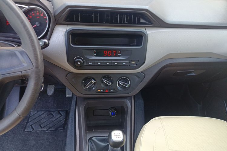 五菱汽车 五菱宏光 2021款 1.5L S标准型LAR中控内饰16