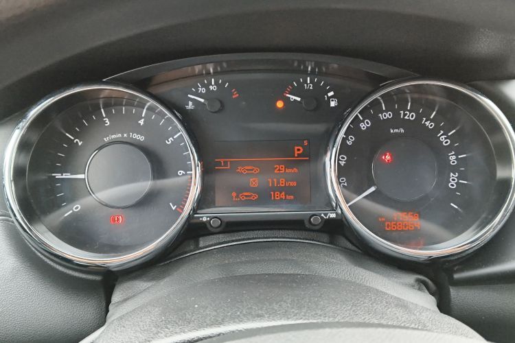 标致3008 2018款 2.0L 自动经典版中控内饰14