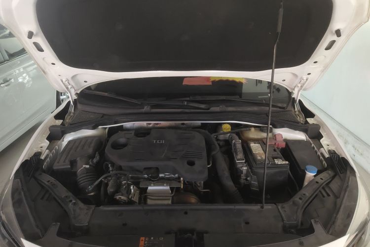 名爵 MG6 2020款 1.5T 自动领潮风尚版机舱底盘24