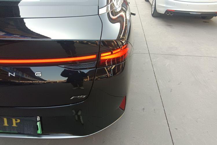 小鹏P5 2021款 550E车身外观9