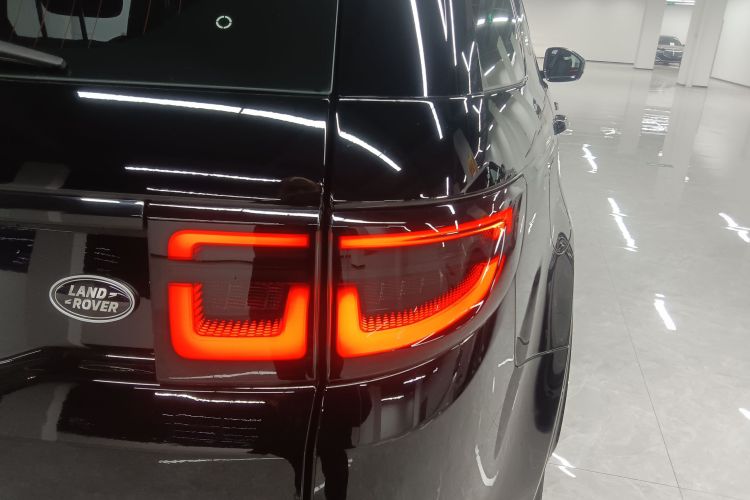 路虎 发现运动版 2020款 249PS R-Dynamic 性能版车身外观9