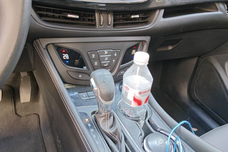 别克 昂科威 2016款 20T 两驱领先型中控内饰18
