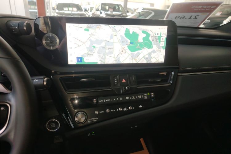 雷克萨斯ES 2023款 200 卓越版中控内饰16