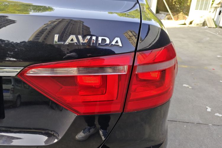 大众 朗逸 2017款 1.6L 自动舒适版车身外观9