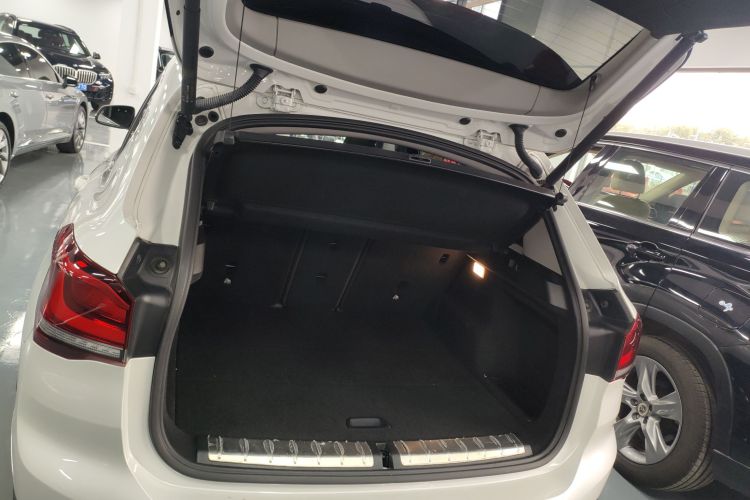 宝马X1 2020款 sDrive25Li 领先型机舱底盘23