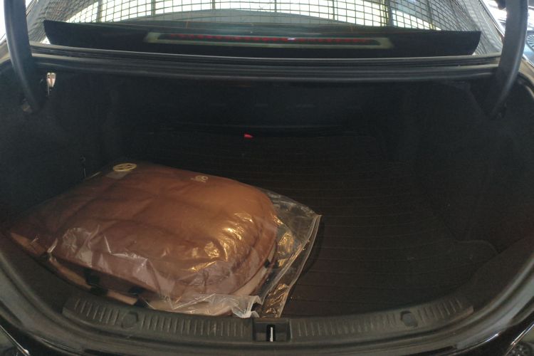 奔驰E级 2023款 改款 E 260 L局部细节23