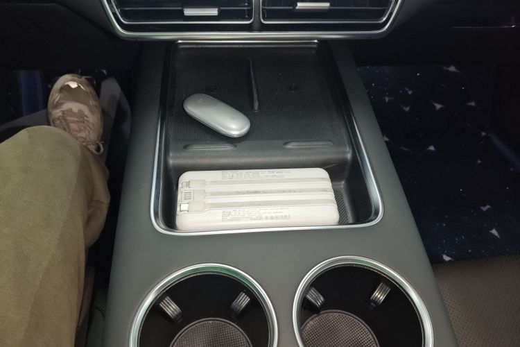 理想汽车 理想L9 2022款 Max中控内饰18