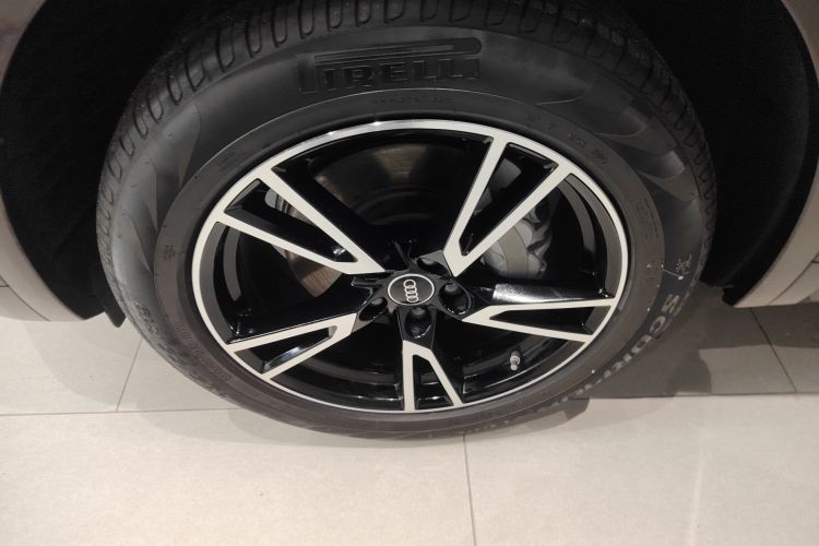 奥迪Q5L 2024款 40 TFSI 时尚动感型车身外观6006