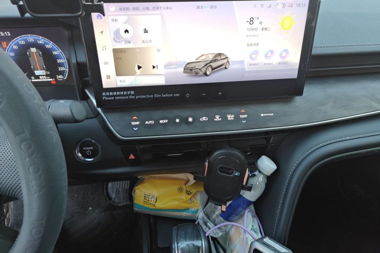 丰田 凯美瑞 2024款  双擎 2.0HG 尊贵版中控内饰16