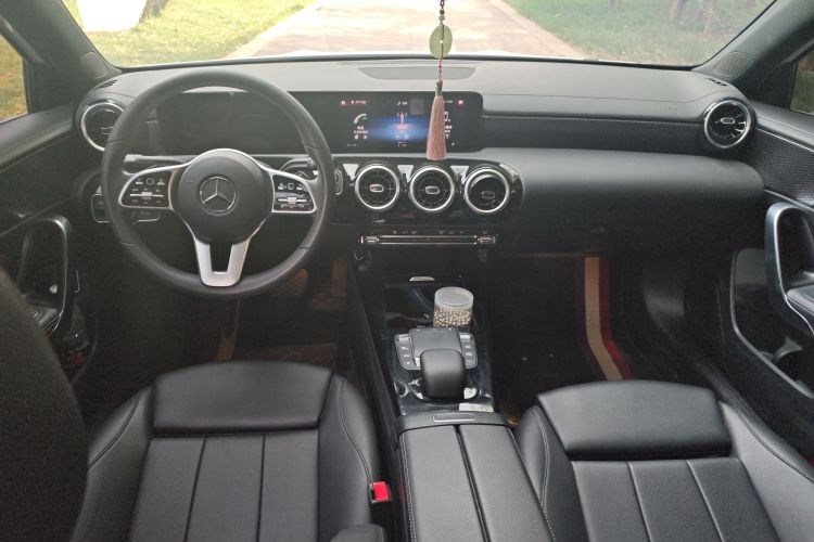 奔驰A级 2021款 A 200 L 运动轿车动感型中控内饰12
