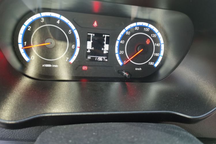 长安凯程 长安睿行M60 2023款 1.5L GDI舒适型客车6/7座中控内饰15