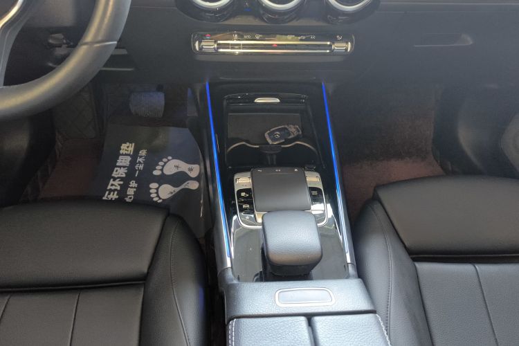 奔驰GLB 2020款 GLB 200 动感型中控内饰18