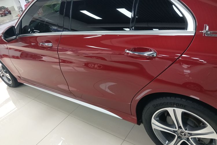 奔驰C级 2021款 C 260 L 运动版车身外观4