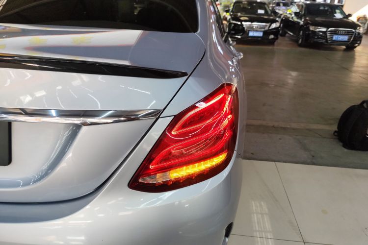 奔驰C级 2017款 C 200 运动版车身外观9