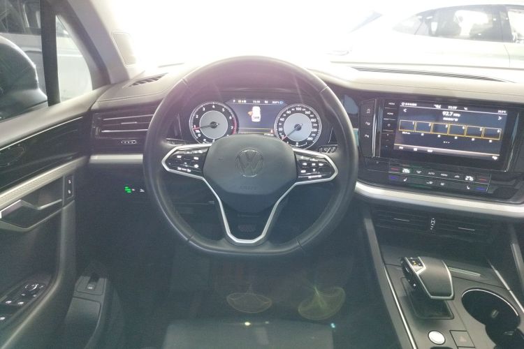 大众 途锐 2021款 2.0TSI 领航特别版中控内饰13