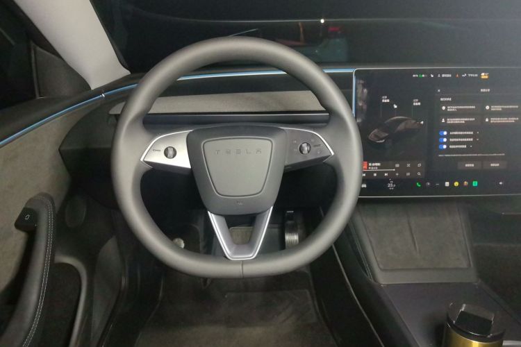 特斯拉 Model 3 2023款 长续航全轮驱动版中控内饰13