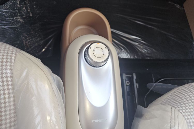 五菱汽车 宏光MINIEV 2025款 四门版 进阶款中控内饰18