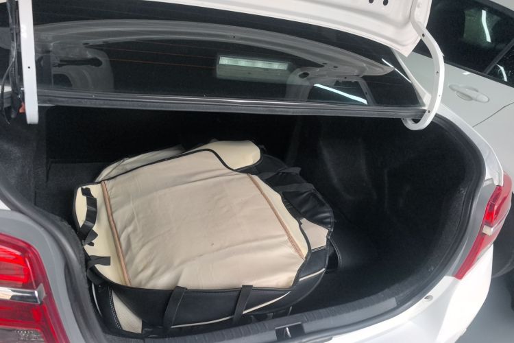 丰田 威驰 2019款 1.5L CVT创行版机舱底盘23