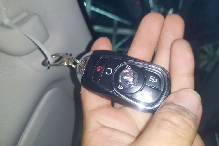 别克 昂科旗 2022款 652T 两驱尊贵型 7座中控内饰11