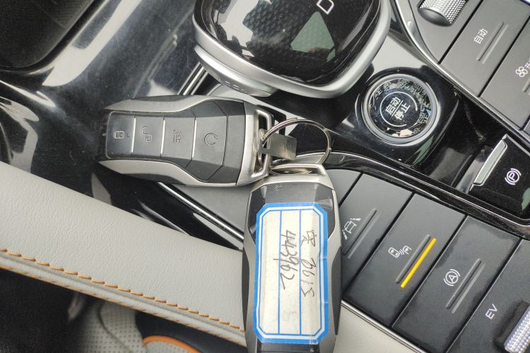 比亚迪 宋PLUS新能源 2021款 DM-i 51KM 尊荣型中控内饰11