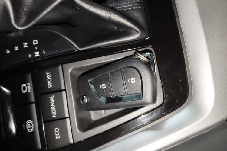 丰田 RAV4荣放 2024款 2.0L CVT两驱都市版中控内饰7001