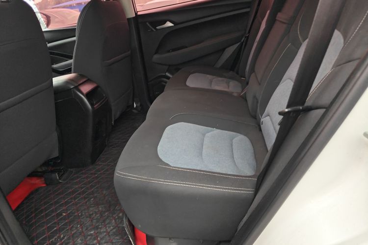 宝骏530 2018款 1.5T 手动精英型 国V中控内饰21