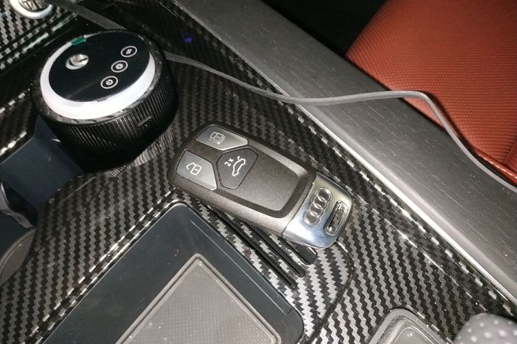 奥迪A4L 2024款 40 TFSI 豪华动感型(星夜版)中控内饰7001