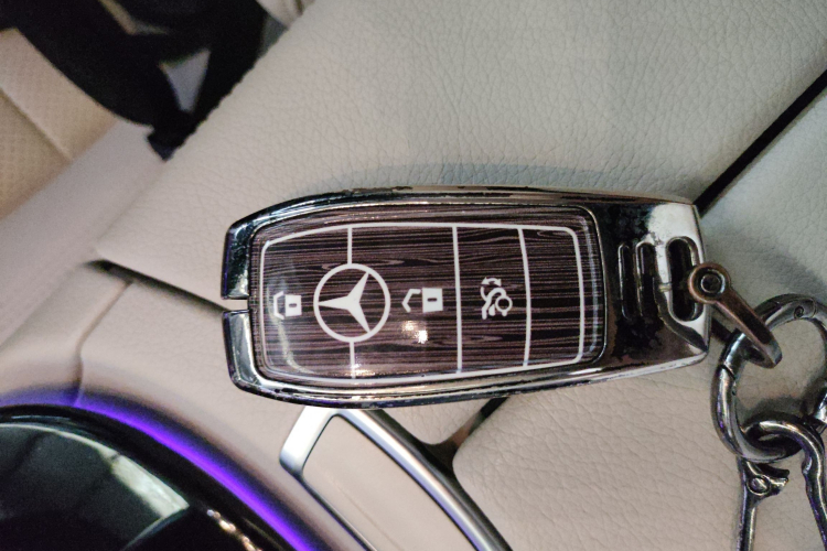 奔驰E级 2017款 E 200 运动型 4MATIC中控内饰7001