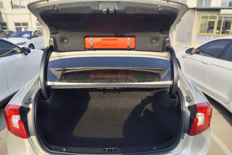 沃尔沃S60 2019款 S60L 改款 T5 智驭菁英版机舱底盘23