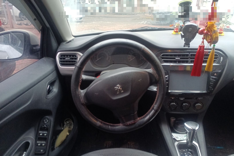 标致301 2016款 1.6L 自动舒适版中控内饰13