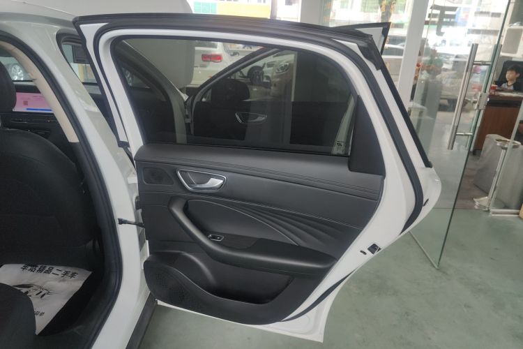 荣威D7 2023款 DMH 125km 超越版中控内饰45