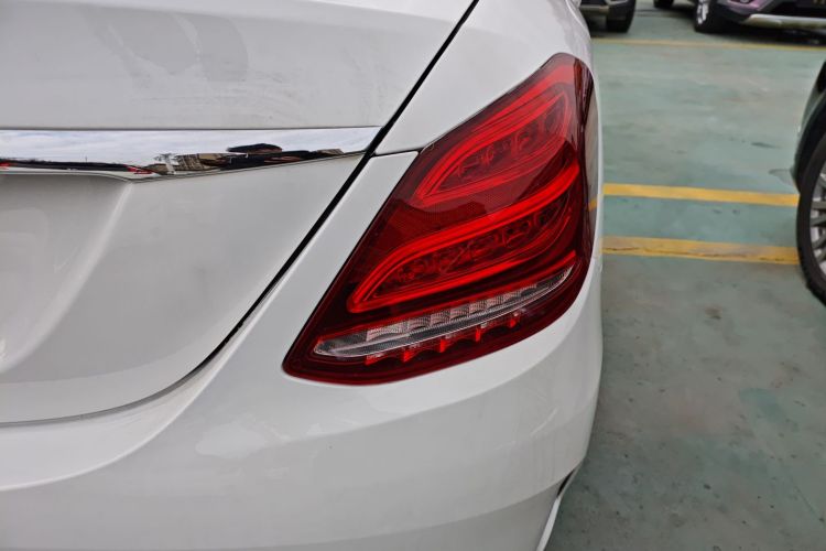 奔驰C级 2018款 C 180 L 时尚型运动版车身外观9