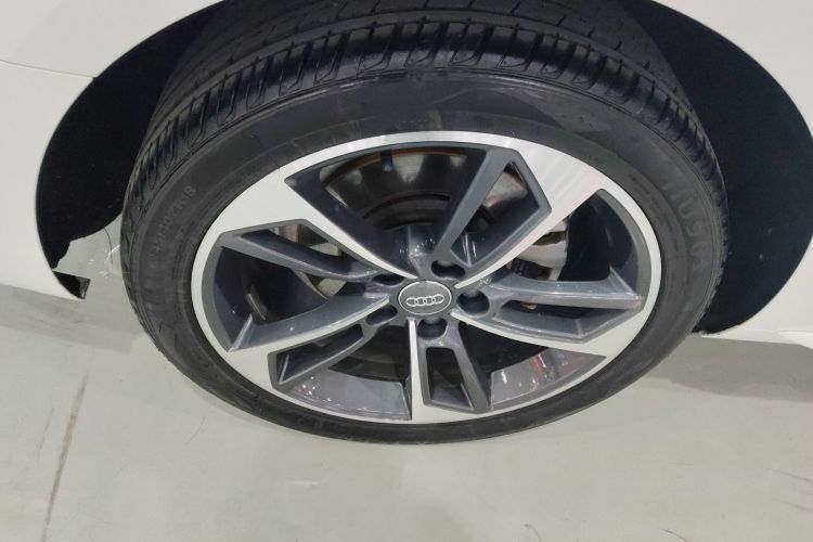 奥迪A4L 2018款 30周年年型 40 TFSI 时尚型车身外观6008