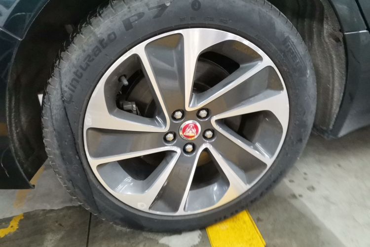 捷豹XFL 2023款 XFL 2.0T P200 两驱精英豪华版车身外观6008