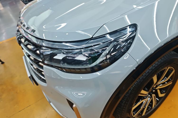 福特 探险者 2023款  EcoBoost 285 四驱赤金版 6座局部细节36