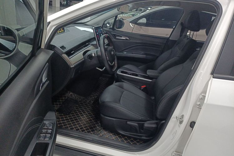 哪吒汽车 哪吒V 2022款 Pro 长续航智享版局部细节19