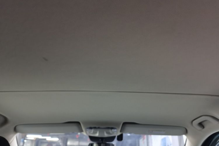 奔驰 威霆 2023款 2.0T 精英版 7座中控内饰22