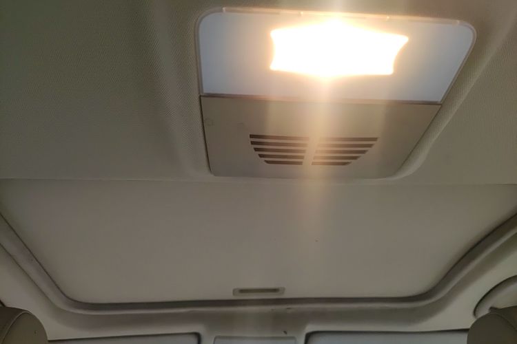 宝马3系 2011款 318i 领先型中控内饰22