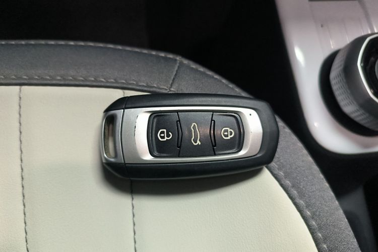 吉利银河 2025款 210km 熊猫卡丁中控内饰11