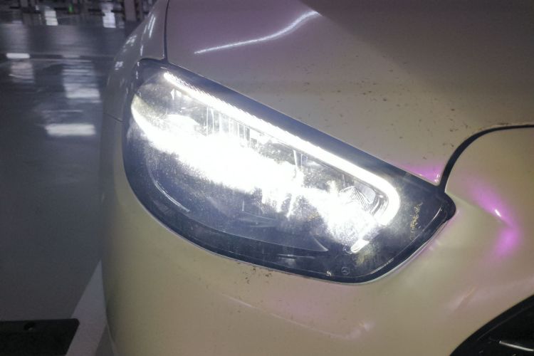 奔驰E级新能源 2021款 E 350 e L 插电式混合动力运动轿车车身外观8