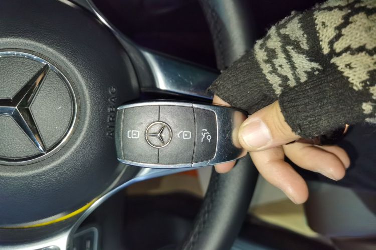 奔驰GLB 2023款 GLB 220 动感型中控内饰11