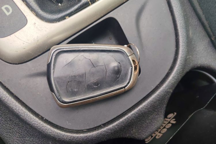 Jeep 自由光 2016款 2.4L 优越版中控内饰11