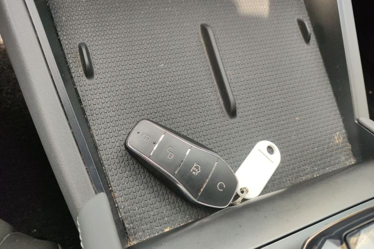 比亚迪 秦L 2024款 DM-i 80KM领先型中控内饰7001