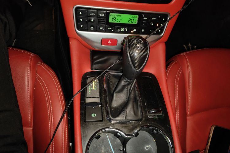 玛莎拉蒂 GranTurismo 2007款 4.2L 标准版中控内饰18