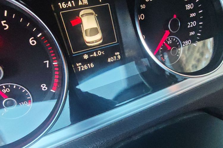 一汽-大众CC 2016款 1.8TSI 豪华型中控内饰15