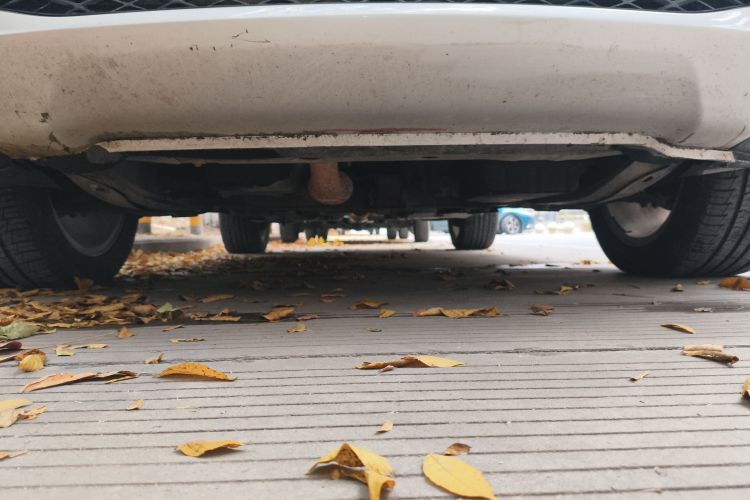 陆风X7 2015款 2.0T 全景尊贵版局部细节9008