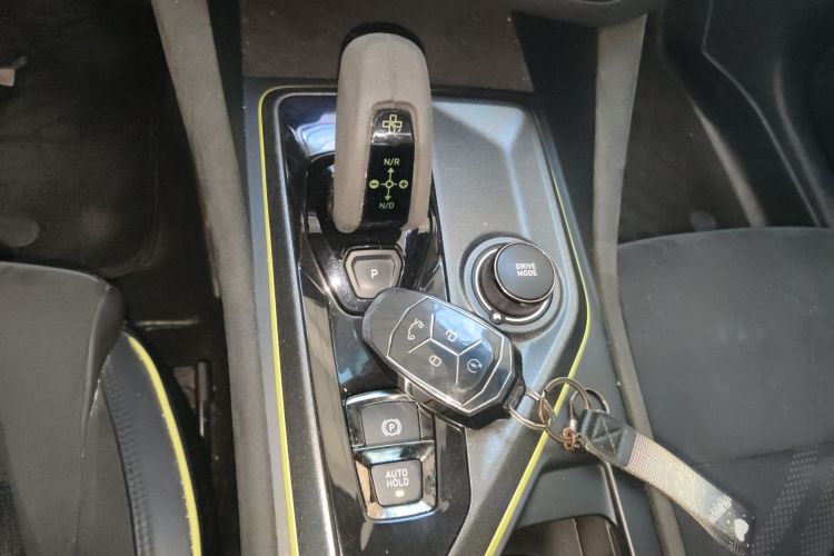 领克03 2019款 03+ 2.0TD 自动驭风版中控内饰18