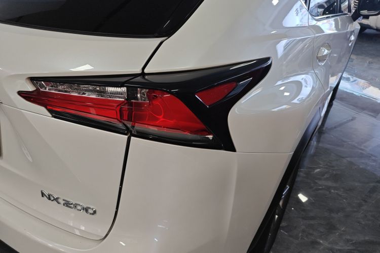 雷克萨斯NX 2015款 200 全驱 锋尚版车身外观9